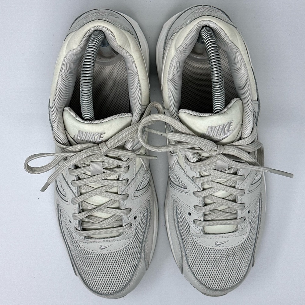 Women’s Nike Air Max Light Gray Athletic Shoes size 7.5 - Picture 7 of 9